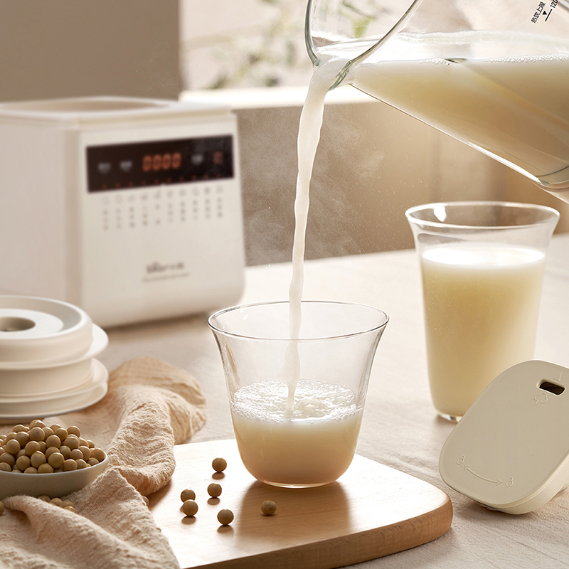 Máy xay sinh tố cao với vỏ cách âm